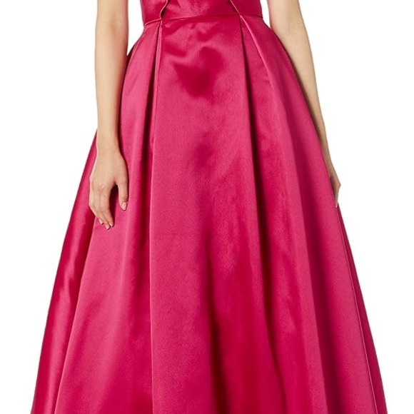 Monique Lhuillier gown - Picture 2 of 6